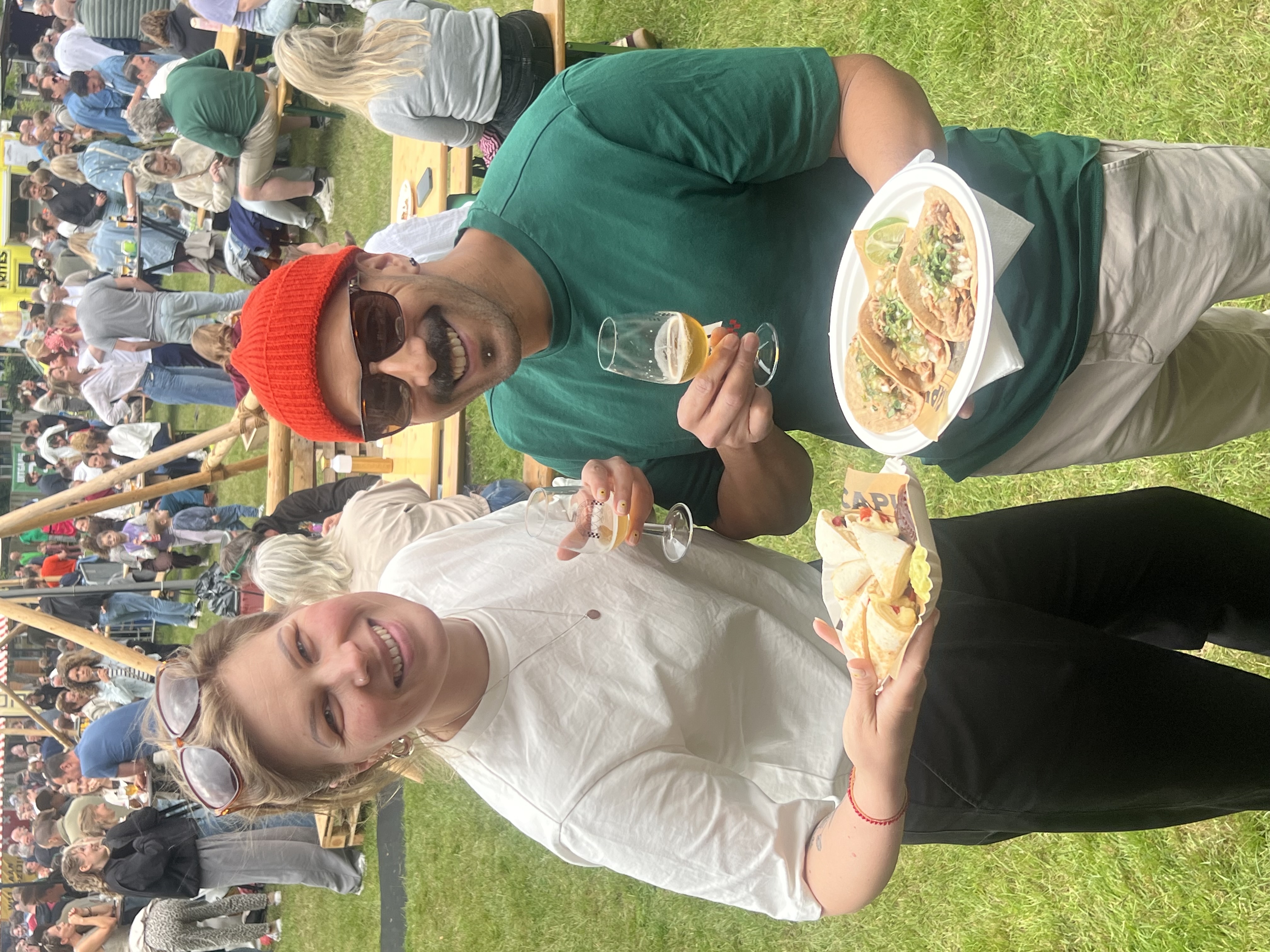Blij met taco's op festival