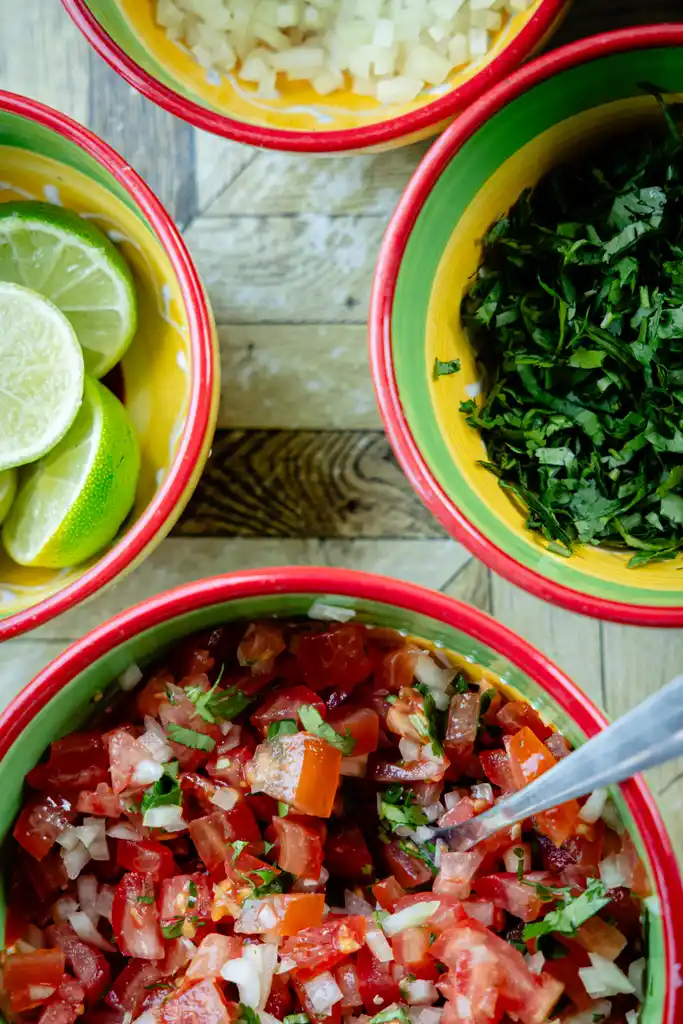 Verse salsa's en toppings